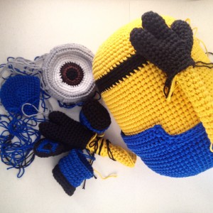 bymami hækle hæklet opskrift gratis freebie minion minions stuart pattern free crochet crocheted